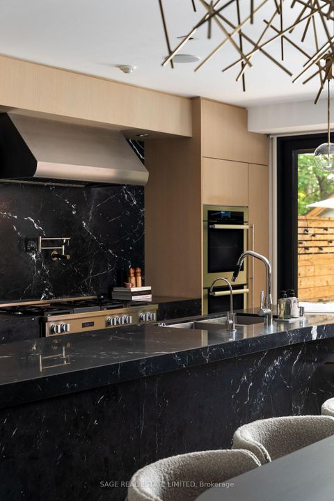 Photo 2 at 109 Hilton Avenue, Casa Loma, Toronto Photo 2 at 109 Hilton Avenue, Casa Loma, Toronto