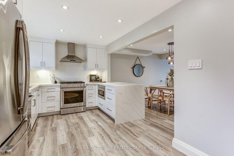 Photo 27 at 6 - 2 Bradbrook Road, City Centre West, Toronto
