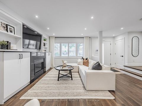 Photo 3 at 12 Leagrove Crescent, Birchmount, Toronto