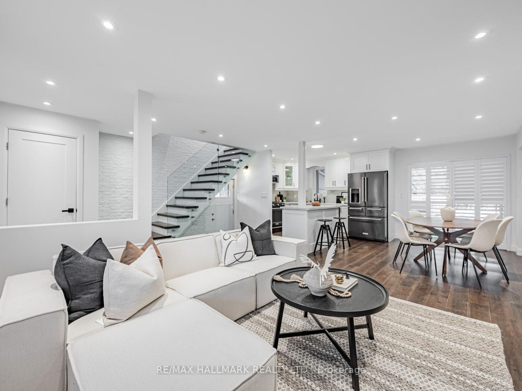 Photo 5 at 12 Leagrove Crescent, Birchmount, Toronto Photo 5 at 12 Leagrove Crescent, Birchmount, Toronto