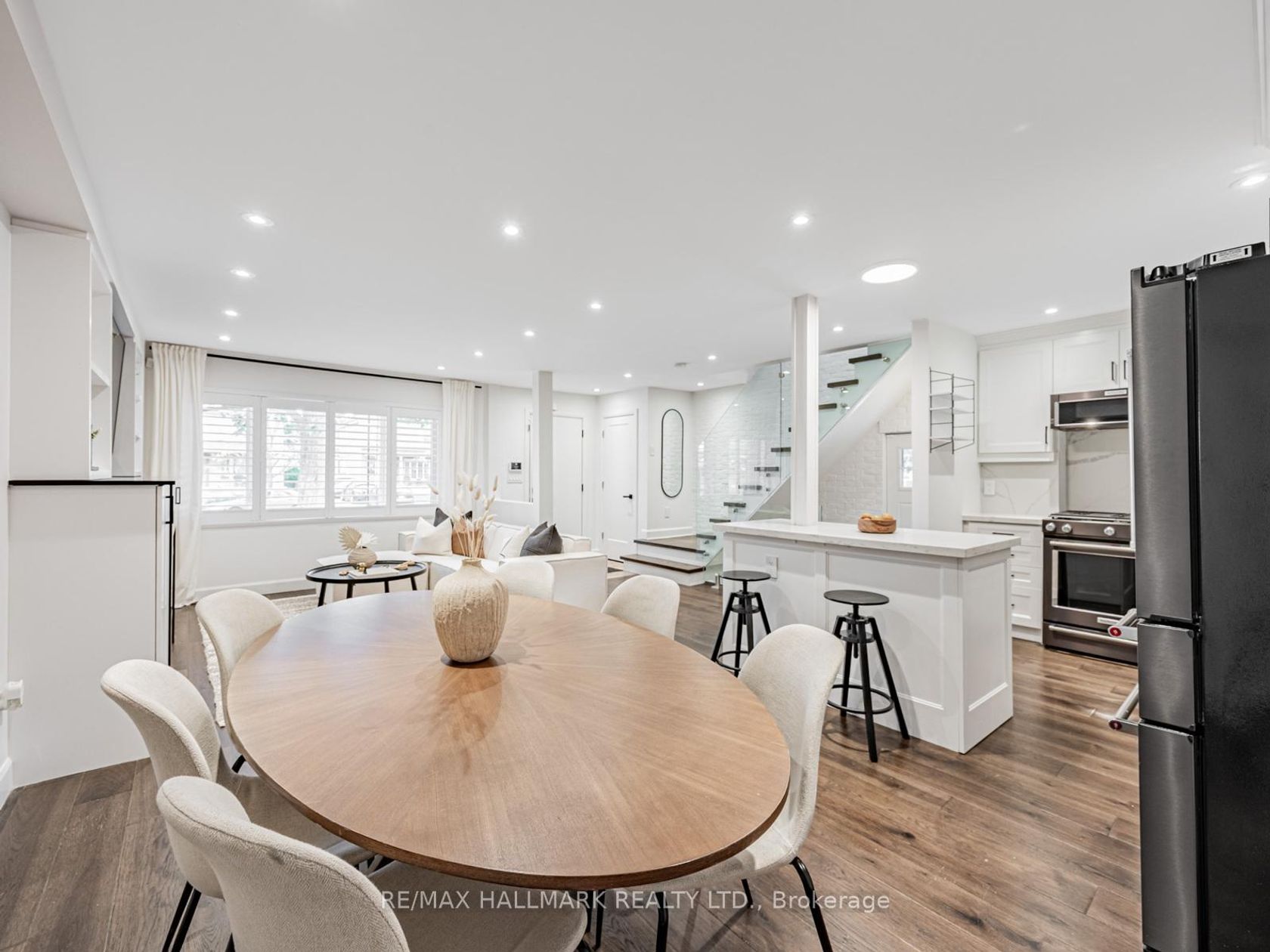 Photo 10 at 12 Leagrove Crescent, Birchmount, Toronto Photo 10 at 12 Leagrove Crescent, Birchmount, Toronto