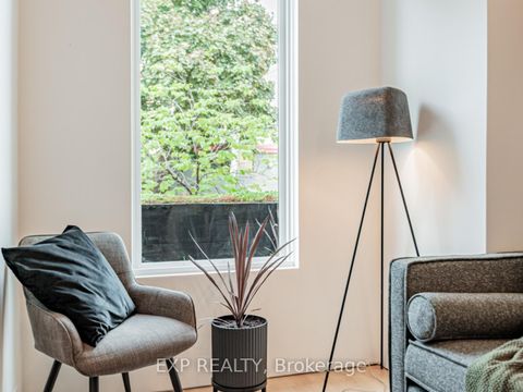 Photo 12 at 44 Massey Street, Niagara, Toronto