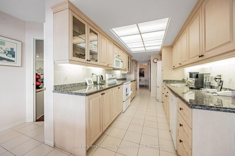 Photo 11 at 2503 - 85 Skymark Drive, Hillcrest Village, Toronto