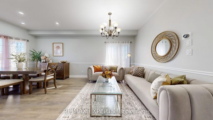 Photo 2 at 2 Personna Circle, Credit Valley, Brampton