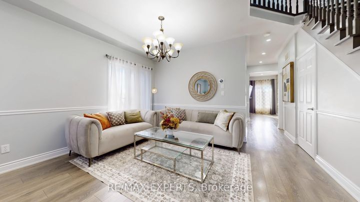 Photo 3 at 2 Personna Circle, Credit Valley, Brampton