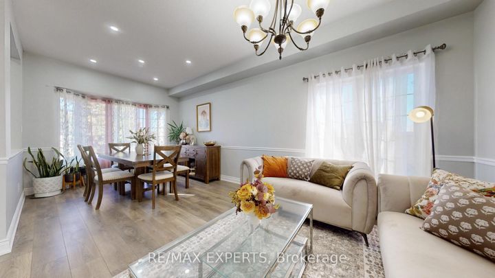 Photo 4 at 2 Personna Circle, Credit Valley, Brampton