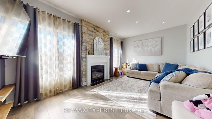 Photo 5 at 2 Personna Circle, Credit Valley, Brampton