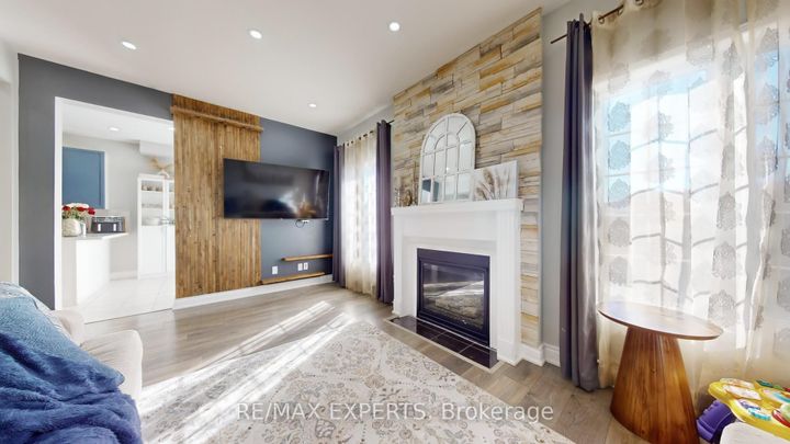 Photo 6 at 2 Personna Circle, Credit Valley, Brampton