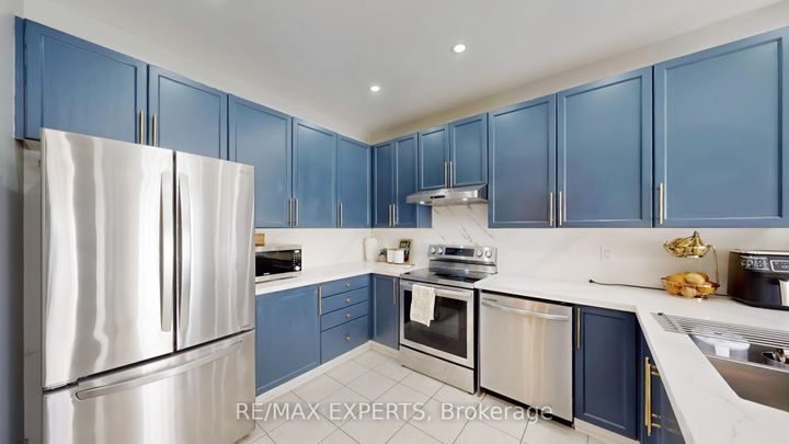 Photo 13 at 2 Personna Circle, Credit Valley, Brampton