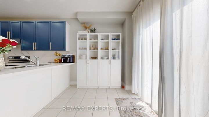 Photo 14 at 2 Personna Circle, Credit Valley, Brampton