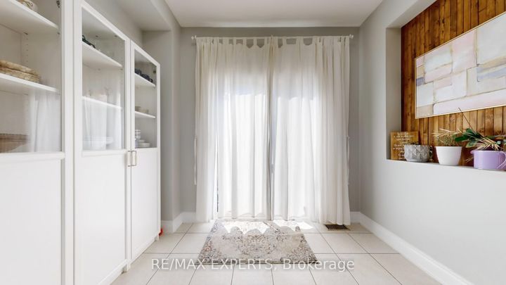 Photo 15 at 2 Personna Circle, Credit Valley, Brampton