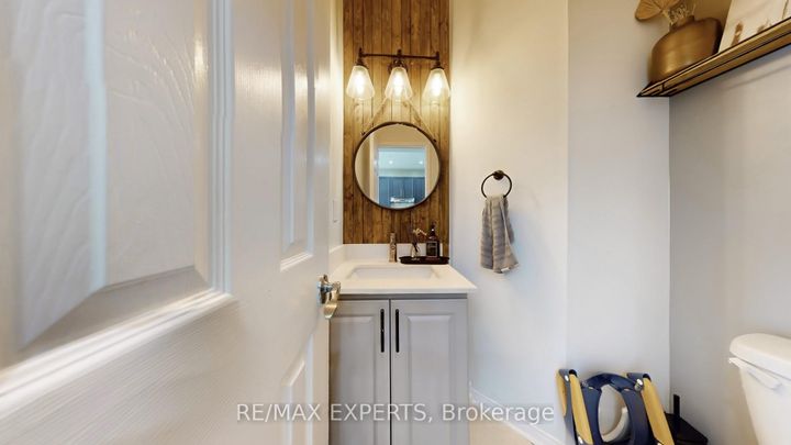 Photo 16 at 2 Personna Circle, Credit Valley, Brampton