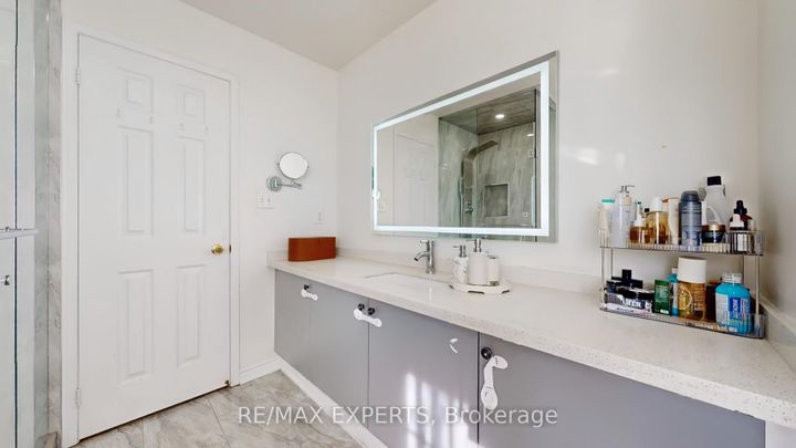 Photo 20 at 2 Personna Circle, Credit Valley, Brampton