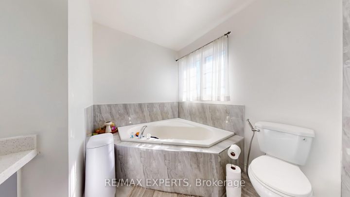 Photo 21 at 2 Personna Circle, Credit Valley, Brampton