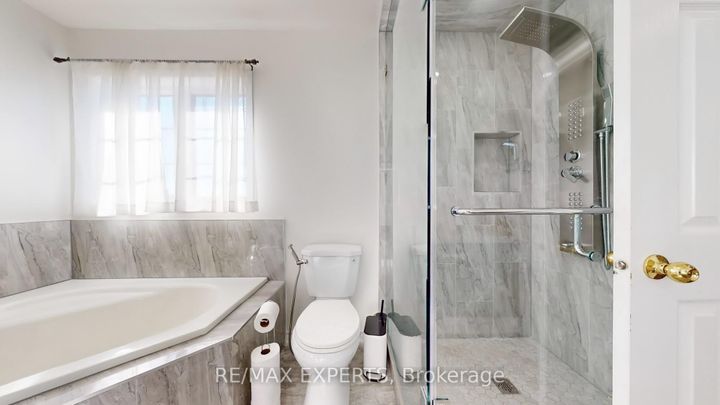 Photo 22 at 2 Personna Circle, Credit Valley, Brampton