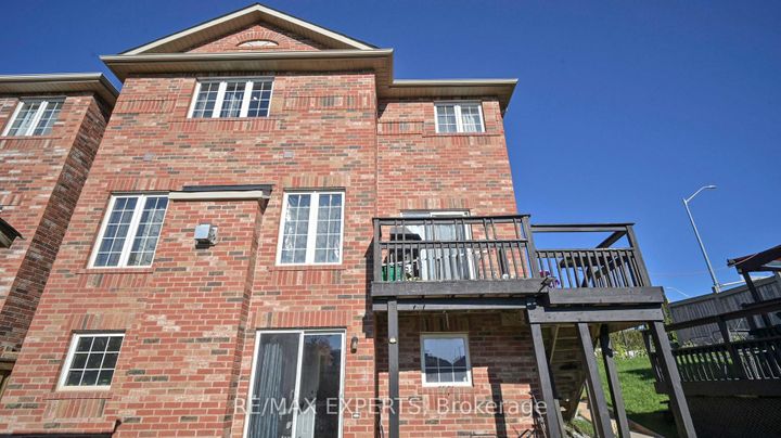 Photo 37 at 2 Personna Circle, Credit Valley, Brampton