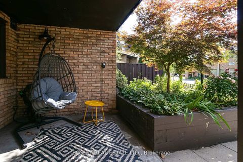 Photo 2 at 51 - 130 Ling Road, West Hill, Toronto