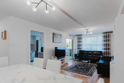 Photo 4 at 203 - 40 Harding Blvd Boulevard W, North Richvale, Richmond Hill