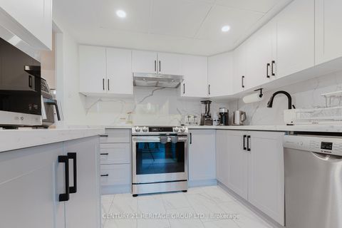 Photo 10 at 203 - 40 Harding Blvd Boulevard W, North Richvale, Richmond Hill