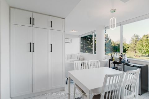 Photo 13 at 203 - 40 Harding Blvd Boulevard W, North Richvale, Richmond Hill