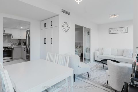 Photo 14 at 203 - 40 Harding Blvd Boulevard W, North Richvale, Richmond Hill