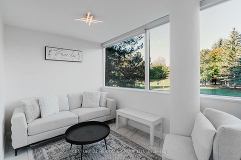 Photo 15 at 203 - 40 Harding Blvd Boulevard W, North Richvale, Richmond Hill