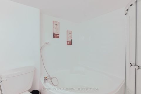 Photo 20 at 203 - 40 Harding Blvd Boulevard W, North Richvale, Richmond Hill