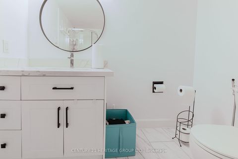 Photo 22 at 203 - 40 Harding Blvd Boulevard W, North Richvale, Richmond Hill