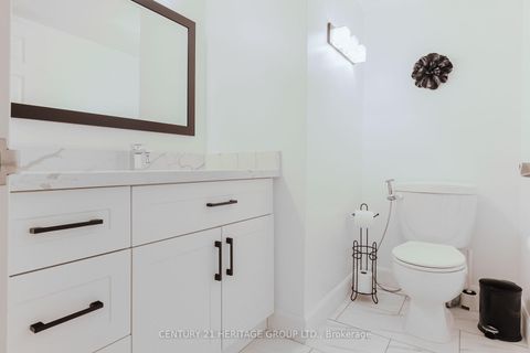 Photo 23 at 203 - 40 Harding Blvd Boulevard W, North Richvale, Richmond Hill