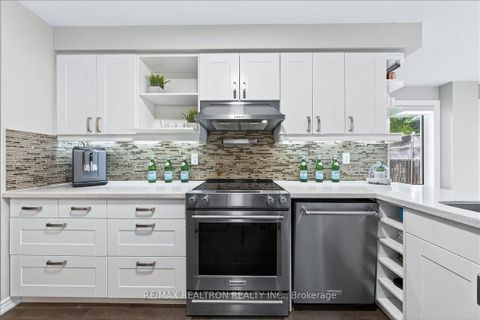 Photo 11 at 33 Rosemary Avenue, Oak Ridges Lake Wilcox, Richmond Hill