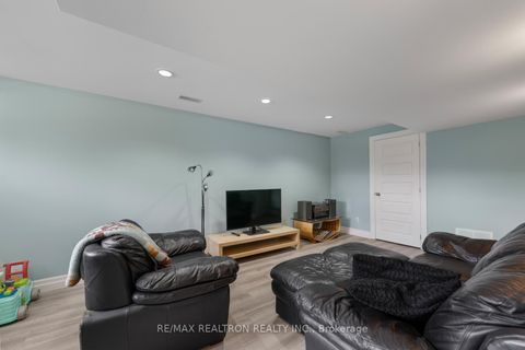 Photo 27 at 4 Model Avenue, Clanton Park, Toronto