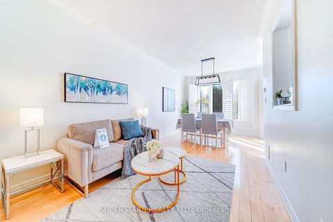 Photo 7 at 41 - 8 Townwood Drive, Jefferson, Richmond Hill