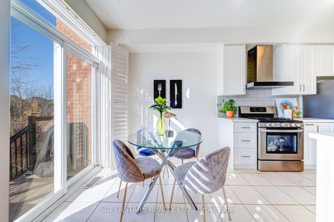 Photo 9 at 41 - 8 Townwood Drive, Jefferson, Richmond Hill