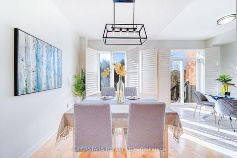 Photo 10 at 41 - 8 Townwood Drive, Jefferson, Richmond Hill