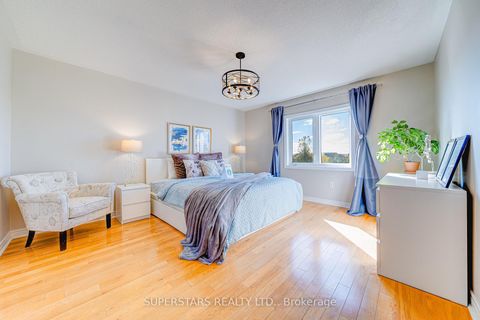 Photo 13 at 41 - 8 Townwood Drive, Jefferson, Richmond Hill