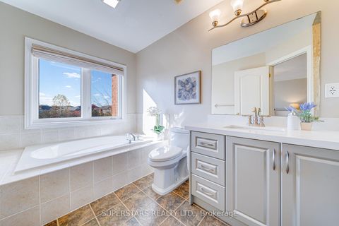 Photo 14 at 41 - 8 Townwood Drive, Jefferson, Richmond Hill