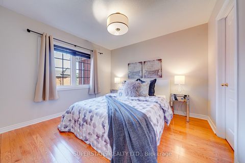 Photo 15 at 41 - 8 Townwood Drive, Jefferson, Richmond Hill