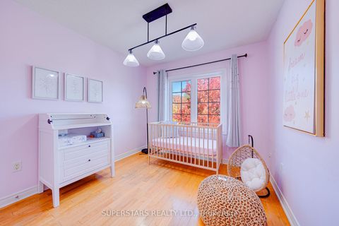 Photo 16 at 41 - 8 Townwood Drive, Jefferson, Richmond Hill