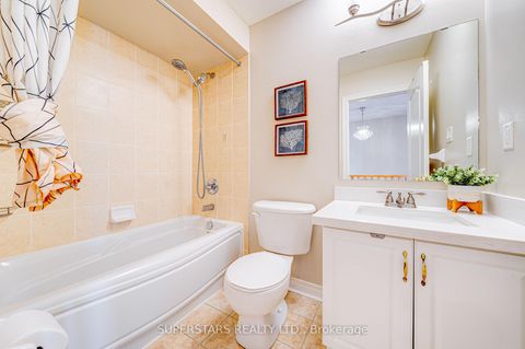 Photo 18 at 41 - 8 Townwood Drive, Jefferson, Richmond Hill