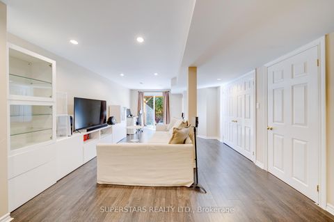 Photo 19 at 41 - 8 Townwood Drive, Jefferson, Richmond Hill