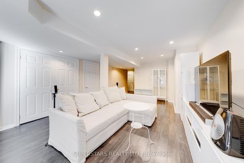 Photo 20 at 41 - 8 Townwood Drive, Jefferson, Richmond Hill