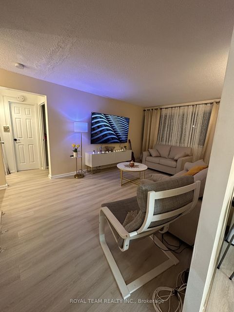 Photo 5 at 201 - 735 Don Mills Road, Flemingdon Park, Toronto