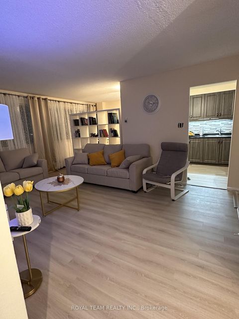 Photo 7 at 201 - 735 Don Mills Road, Flemingdon Park, Toronto Photo 7 at 201 - 735 Don Mills Road, Flemingdon Park, Toronto