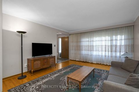 Photo 9 at 16 Seacliff Boulevard, Humber Summit, Toronto