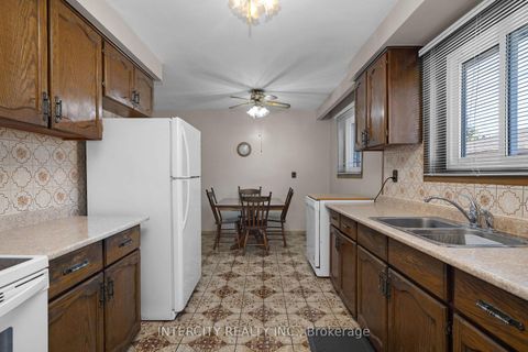 Photo 13 at 16 Seacliff Boulevard, Humber Summit, Toronto