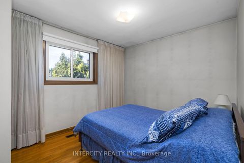 Photo 17 at 16 Seacliff Boulevard, Humber Summit, Toronto