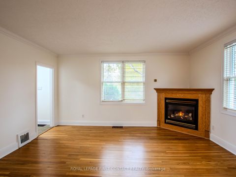 Photo 3 at 25 Holgate Street, Allandale, Barrie