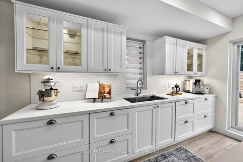 Photo 14 at 22 Ninth Street, New Toronto, Toronto