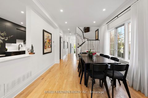 Photo 2 at 136 Kingsbridge Circle, Beverley Glen, Vaughan Photo 2 at 136 Kingsbridge Circle, Beverley Glen, Vaughan