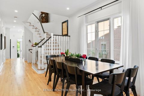 Photo 3 at 136 Kingsbridge Circle, Beverley Glen, Vaughan